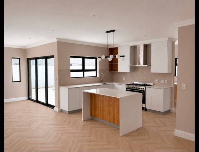 4 BEDROOM FREESTANDING FOR SALE IN SANDOWN